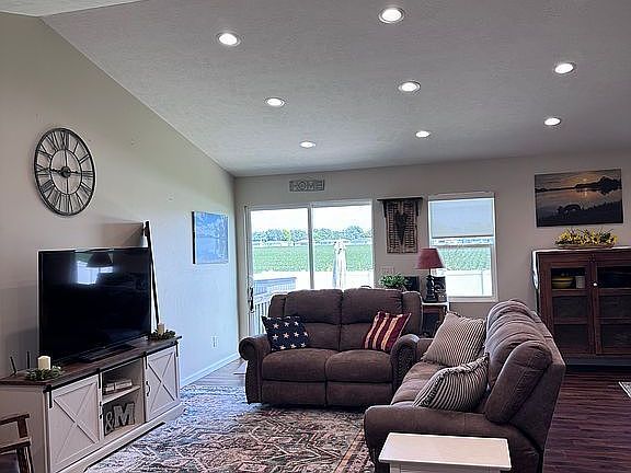 5th image of 2800 Merle Ave