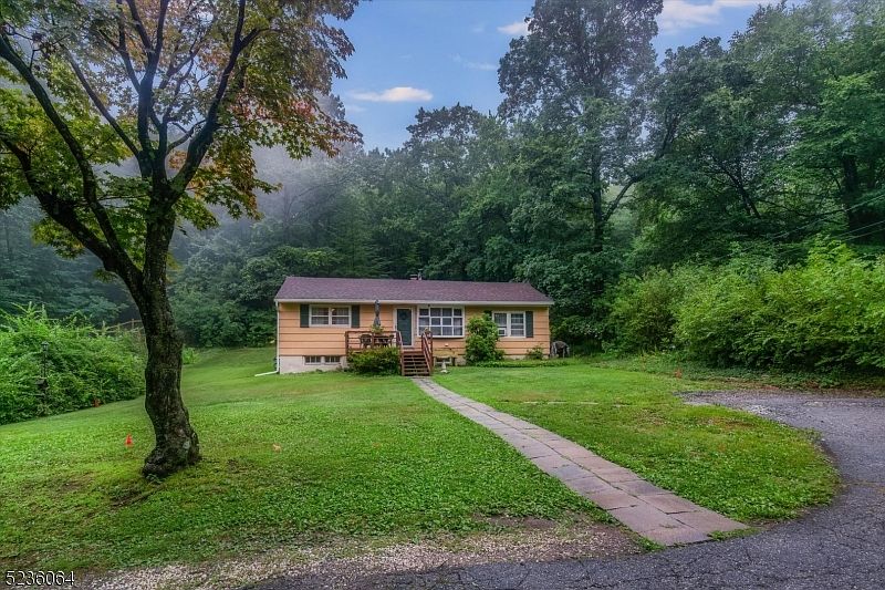 1st image of 929 Plymouth Lake Dr, East