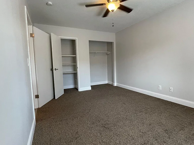 689 Lowry Ave NE #9 — Photo 27