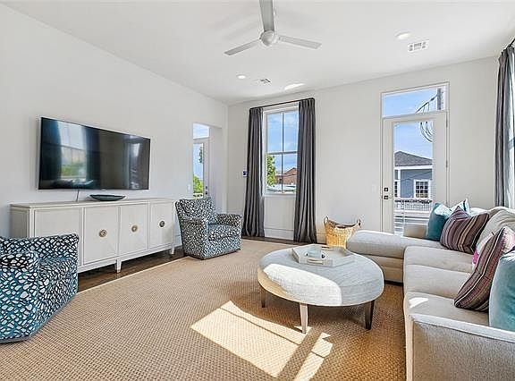 5th image of 2223 Saint Thomas St #2223