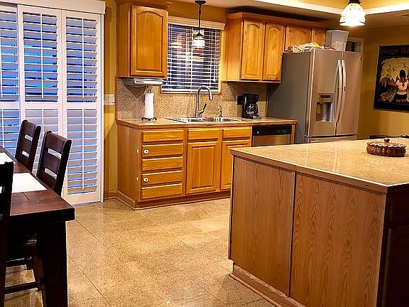 5th image of 329 E Burlwood Ln