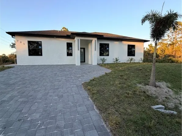 205 E 17th St, Lehigh Acres, FL 33972
