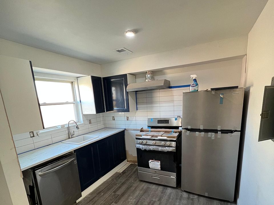 1st image of 6 Johnson Ave #1