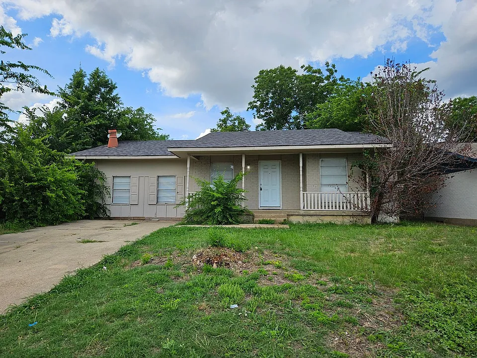 1621 E Park Blvd