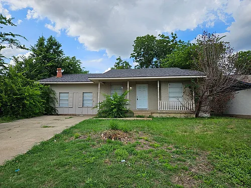 1621 E Park Blvd Photo 1