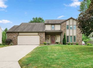 10325 Deer Creek Ln, Fort Wayne, IN 46804