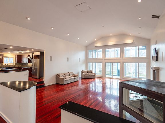 4th image of 1550 E Pointe Club Dr