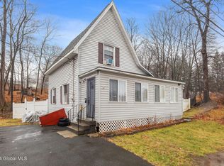 133 Retreat House Rd, Glenmont, NY 12077