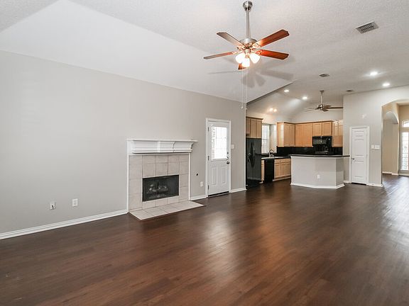 4th image of 828 Pinnacle Cir