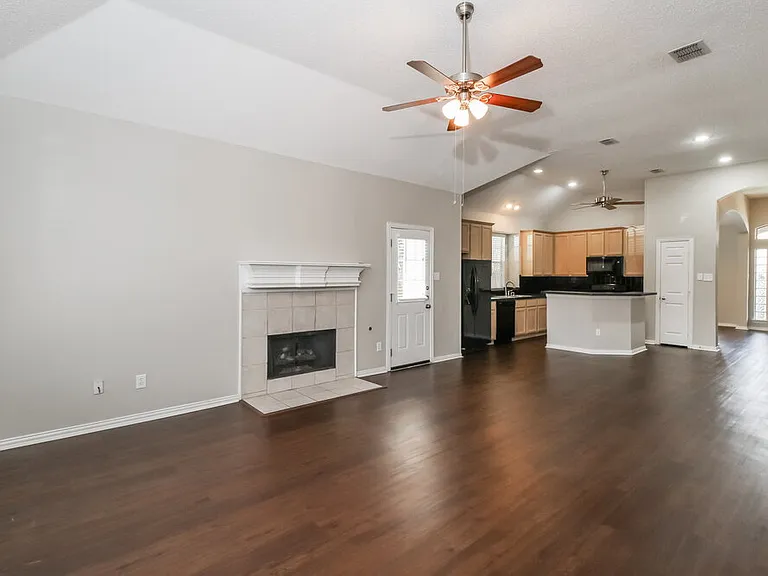 828 Pinnacle Cir — Photo 4