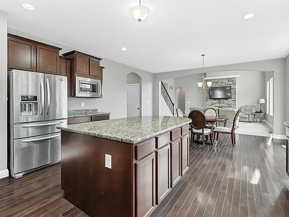 Huge island and double oven