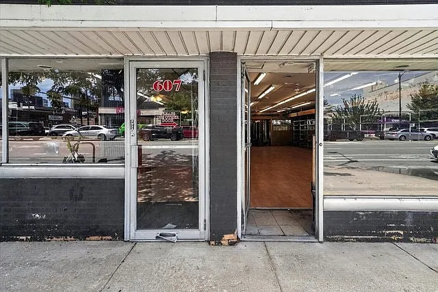 607 W Roosevelt Rd — Photo 8