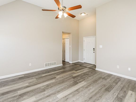 4th image of 220 Green Valley Dr