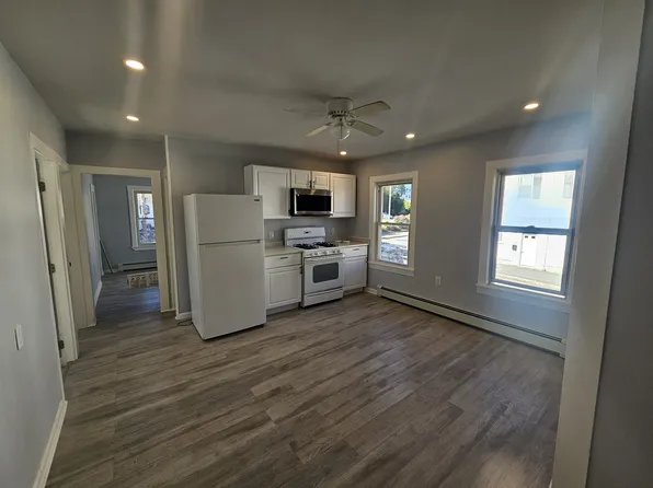 212 State St #1, New Bedford, MA 02740