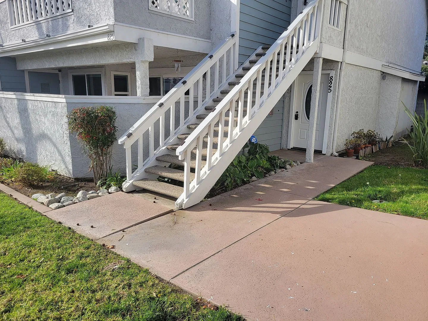 Great 2 Bedroom 2 Bathroom Downstairs Unit! Call today — Photo 1