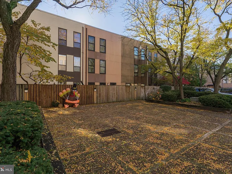 313 Fulton St — Photo 18