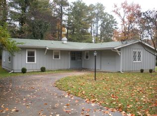 904 S Valley Rd, Carbondale, IL 62901