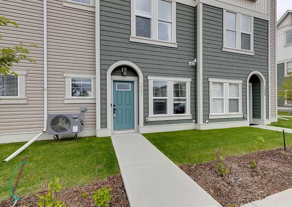 237 S Point Grn SW
