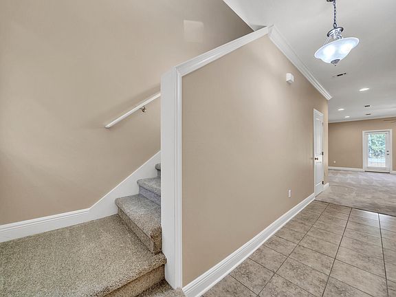 4th image of 19 E Shady Oaks Ln Unit B