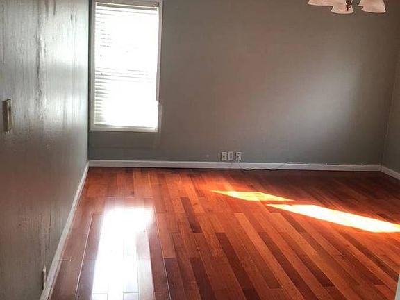 5th image of 270 Emaron Dr