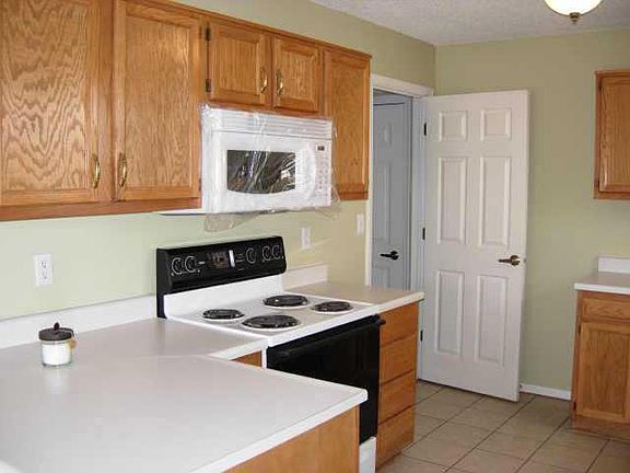 5th image of 1001 Peony Ln