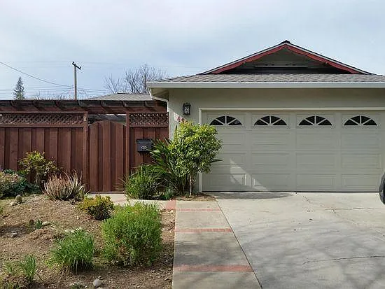 4829 Clydelle Ave photo 1