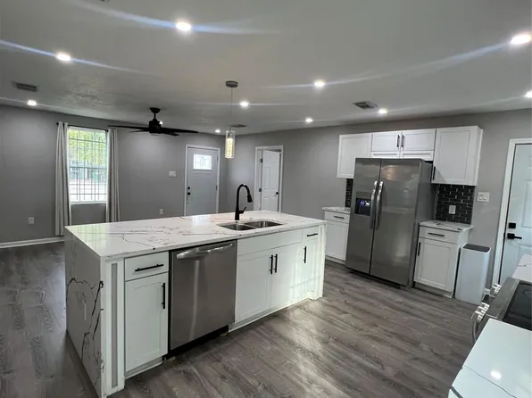 10525 Fairland Dr, Houston, TX 77051