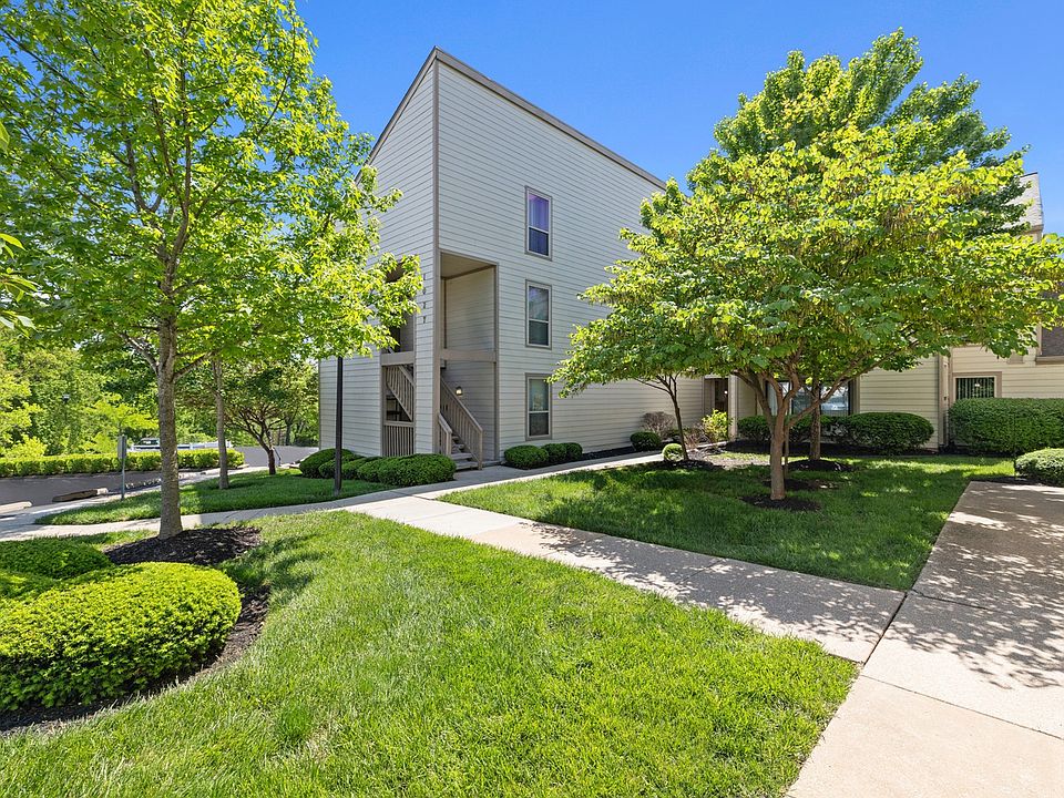 Exterior of Pebble Point Apartments