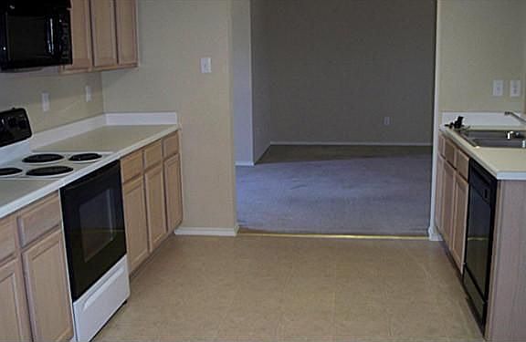 4th image of 1613 Creekridge Ct