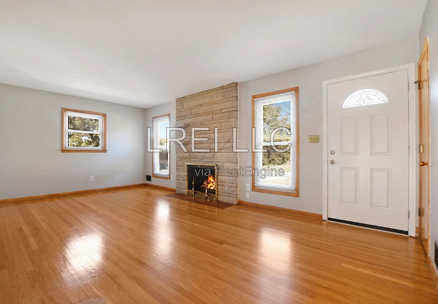 3 bed, 1.5 bath, 1351 sqft, $1,700 — Photo 2