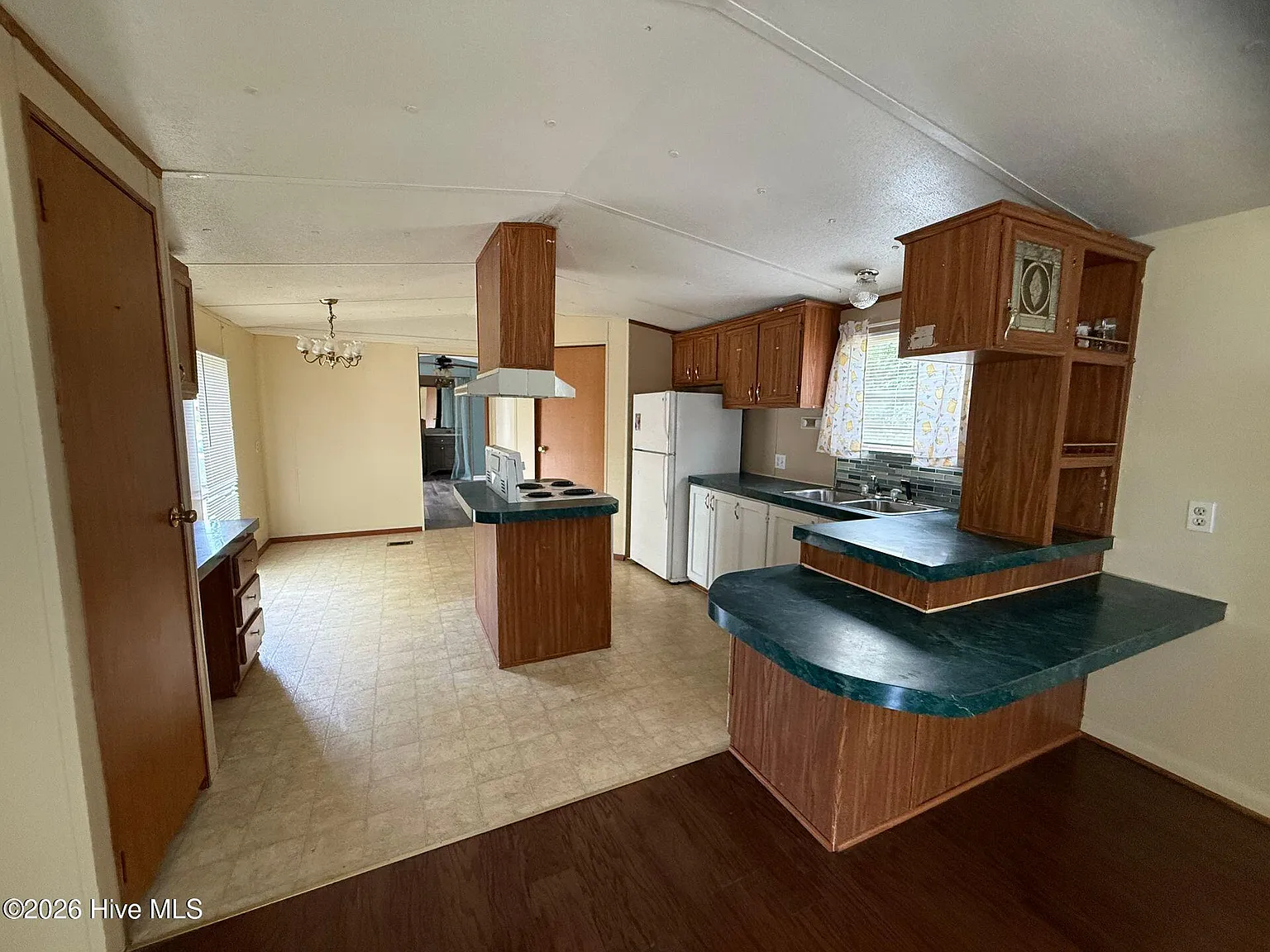 3 bed, 2.0 bath, $950 — Photo 3