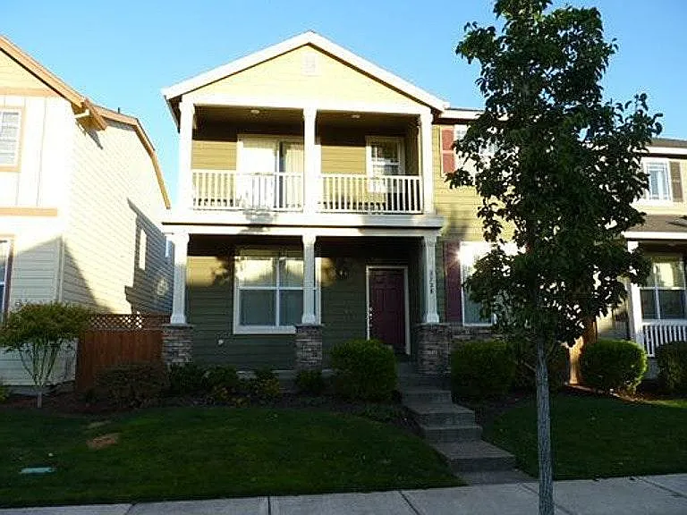 3738 SE Oakleaf St — Photo 2
