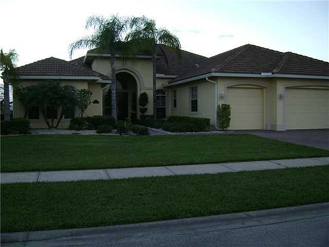 2nd image of 585 Caroline Dr