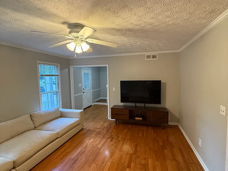 4500 Woodlawn Lake Dr — Photo 14