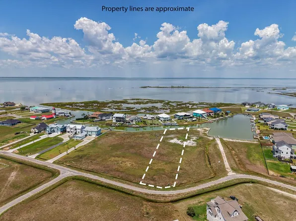 107 Mariner Dr, Rockport, TX 78382