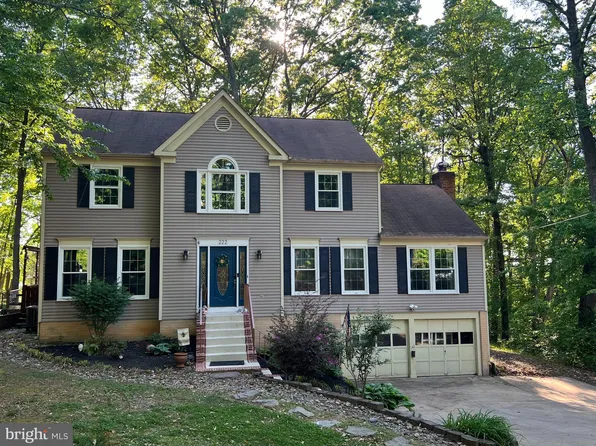 222 Midshipman Cir, Stafford, VA 22554