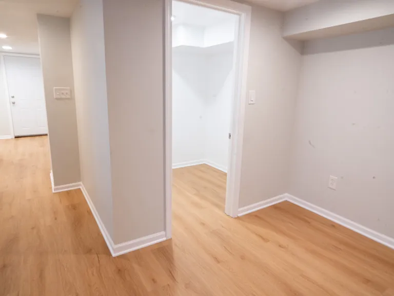 2115 W Berteau Ave #G — Photo 7