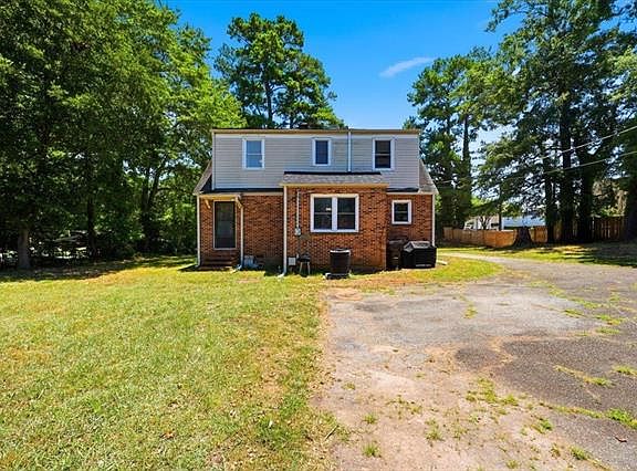 3rd image of 105 Pine Ln