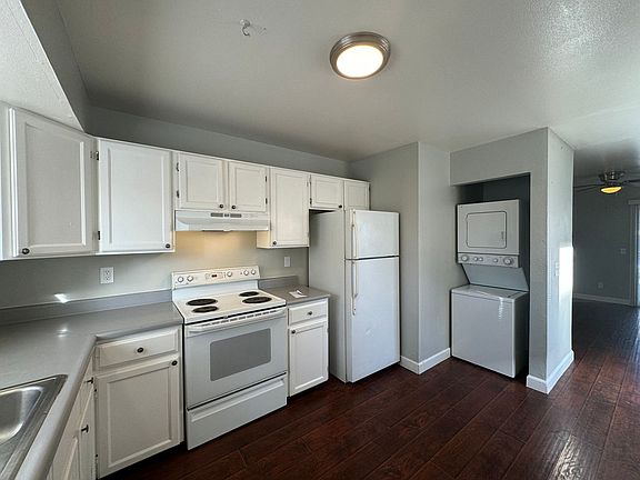3rd image of 1011 Mazatlan Cir APT A