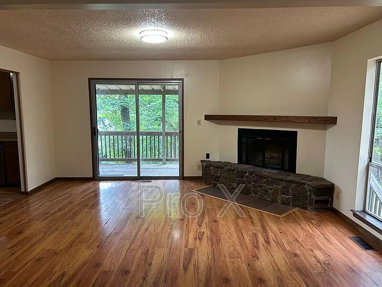 21090 Greycliff Rd — Photo 7