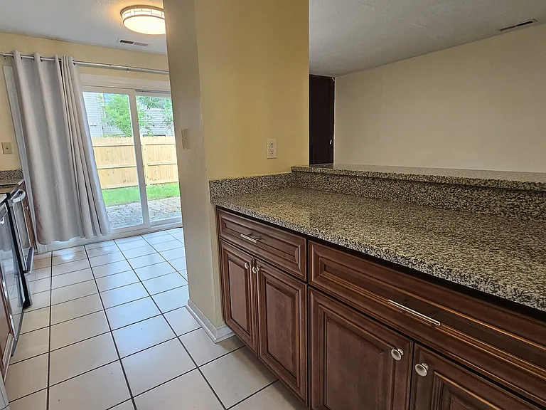 731 Woodbox Dr — Photo 7