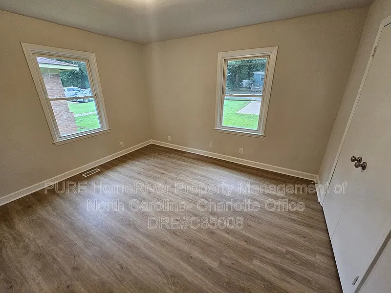 2 bed, 1.0 bath, 696 sqft, $1,250 — Photo 3