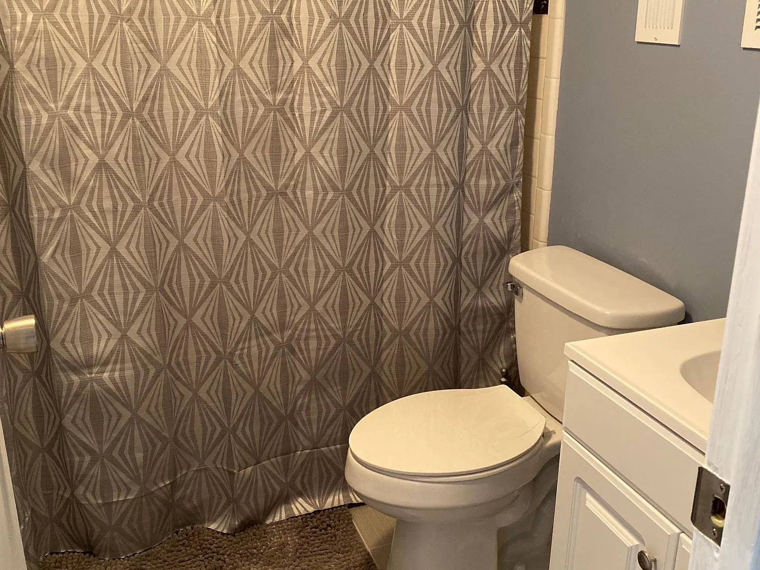 1 bed, 975 sqft, $1,500 — Photo 3