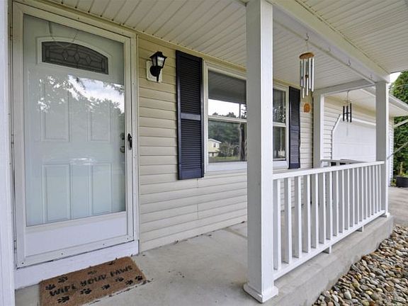 3rd image of 19136 Helen Ave