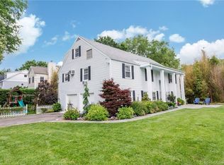 37 Meyer Pl, Riverside, CT 06878