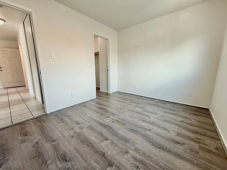 3060 Logan St — Photo 11