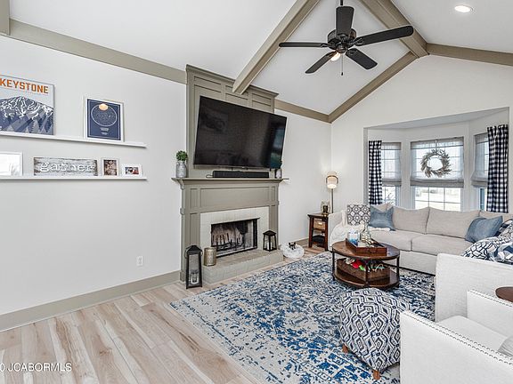 5th image of 815 Martin Way