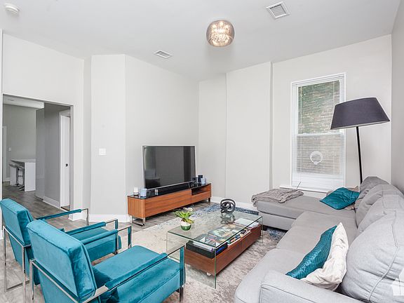 5th image of 3609 S Giles Ave #3