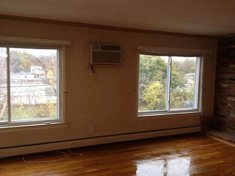753 W Maple Rd — Photo 9