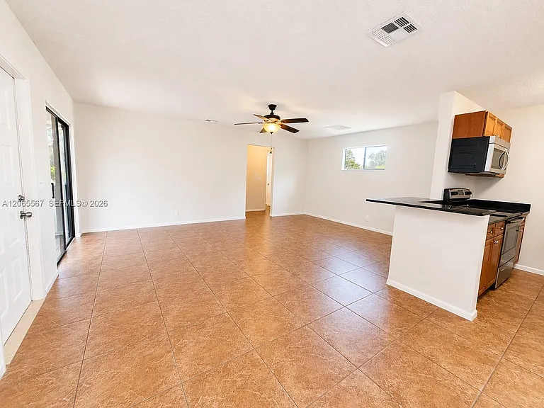 28 Crossings Cir #E — Photo 1